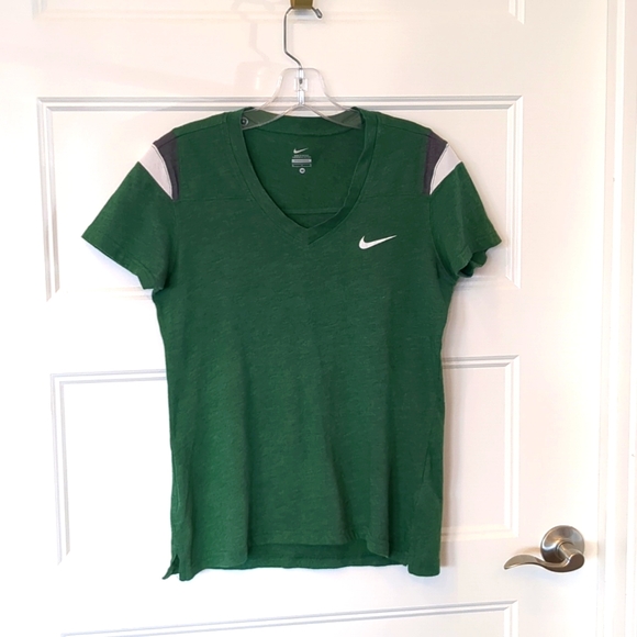 Nike Tops - Nike tshirt